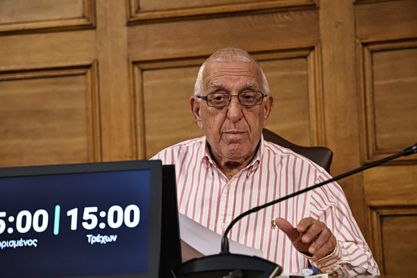 ΠΑΣΟΚ: Ο Ν. Κακλαμάνης σε συνεννόηση με το Μαξίμου, προχώρησε σε άνευ προηγουμένου αντιθεσμική μεθόδευση