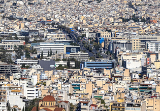 Ακίνητα: Μόνο σε συμβολαιογράφο οι μεταβιβάσεις – Τι αλλάζει