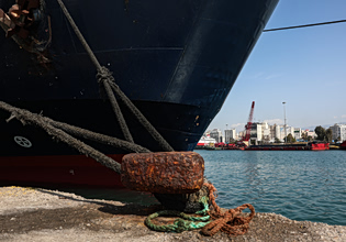 ΠΝΟ: Εικοσιτετράωρη απεργία σε όλα τα πλοία την Πρωτομαγιά