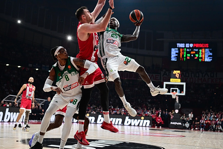 Οι κορυφαίοι της Euroleague: Οι «μπόμπερ» Βεζένκοφ και Ναν και ο Μιλουτίνοφ που «σκέπασε» τα καλάθια