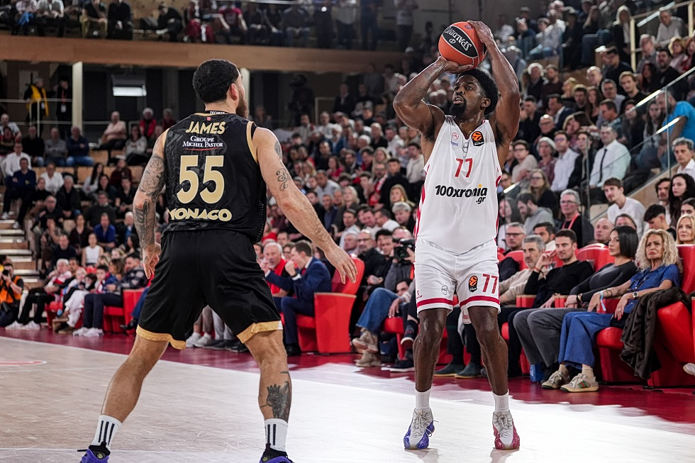 Μάικ Τζέιμς: «Θα έχουμε τις ευκαιρίες μας κόντρα στον Ολυμπιακό»