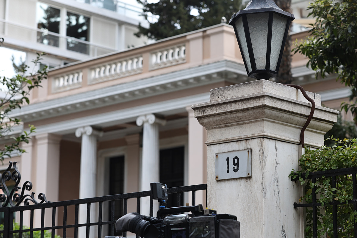 Τα 3+1 μέτωπα που στριμώχνουν την κυβέρνηση – Τα σκάνδαλα, οι δικογραφίες και οι κινητοποιήσεις