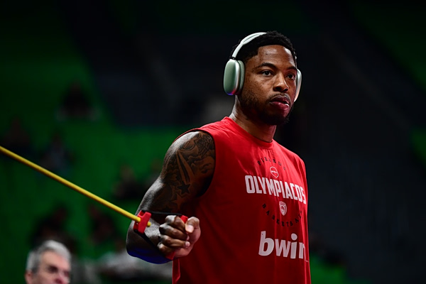 Βαριά τιμωρία στον Ταϊρίκ Τζόουνς για τη χειρονομία στο ΟΑΚΑ (pic)