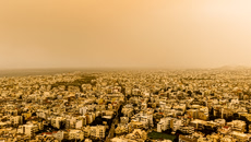 Ο θολός Απρίλιος, η «καλή» και η «κακή» αφρικανική σκόνη και τα επεισόδια που αυξάνονται