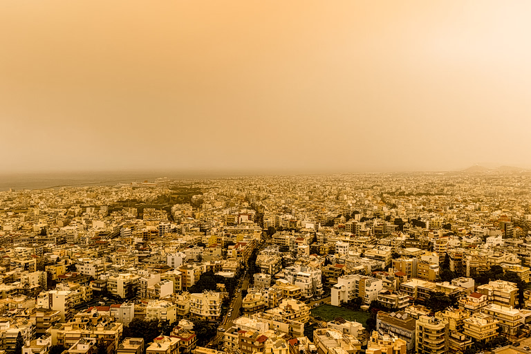 Ο θολός Απρίλιος, η «καλή» και η «κακή» αφρικανική σκόνη και τα επεισόδια που αυξάνονται