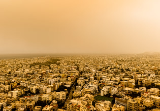 Απόκοσμες εικόνες από την Κρήτη: «Βάφτηκε» πορτοκαλί το νησί λόγω αφρικανικής σκόνης