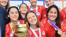 Ολυμπιακός: Η απονομή του Κυπέλλου και ο τίτλος του MVP στην Στεφανία Σάντα (vid)