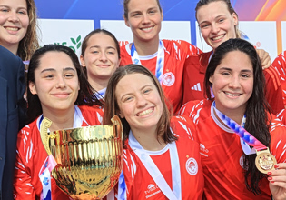 Ολυμπιακός: Η απονομή του Κυπέλλου και ο τίτλος του MVP στην Στεφανία Σάντα (vid)