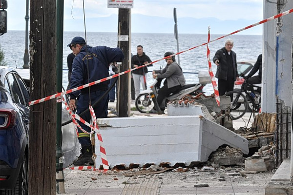 Κόρινθος: Μία σύλληψη για τον θάνατο της 43χρονης που καταπλακώθηκε από μπαλκόνι – Αναζητείται η ιδιοκτήτρια του κτιρίου