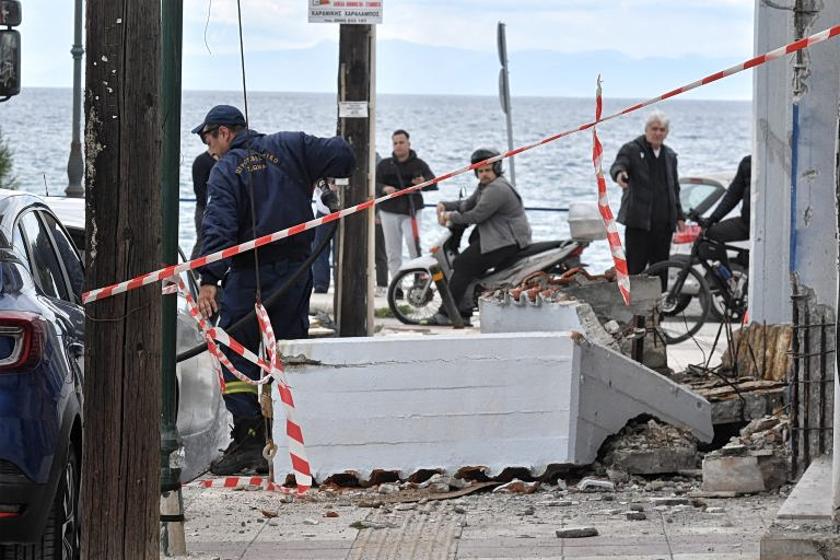 Κόρινθος: Μία σύλληψη για τον θάνατο της 43χρονης που καταπλακώθηκε από μπαλκόνι – Αναζητείται η ιδιοκτήτρια του κτιρίου