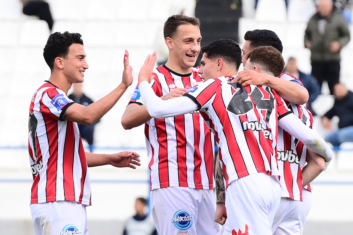 H μάχη για την παραμονή στη Super League ξεκίνησε με… μπουρλότο