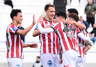 H μάχη για την παραμονή στη Super League ξεκίνησε με… μπουρλότο