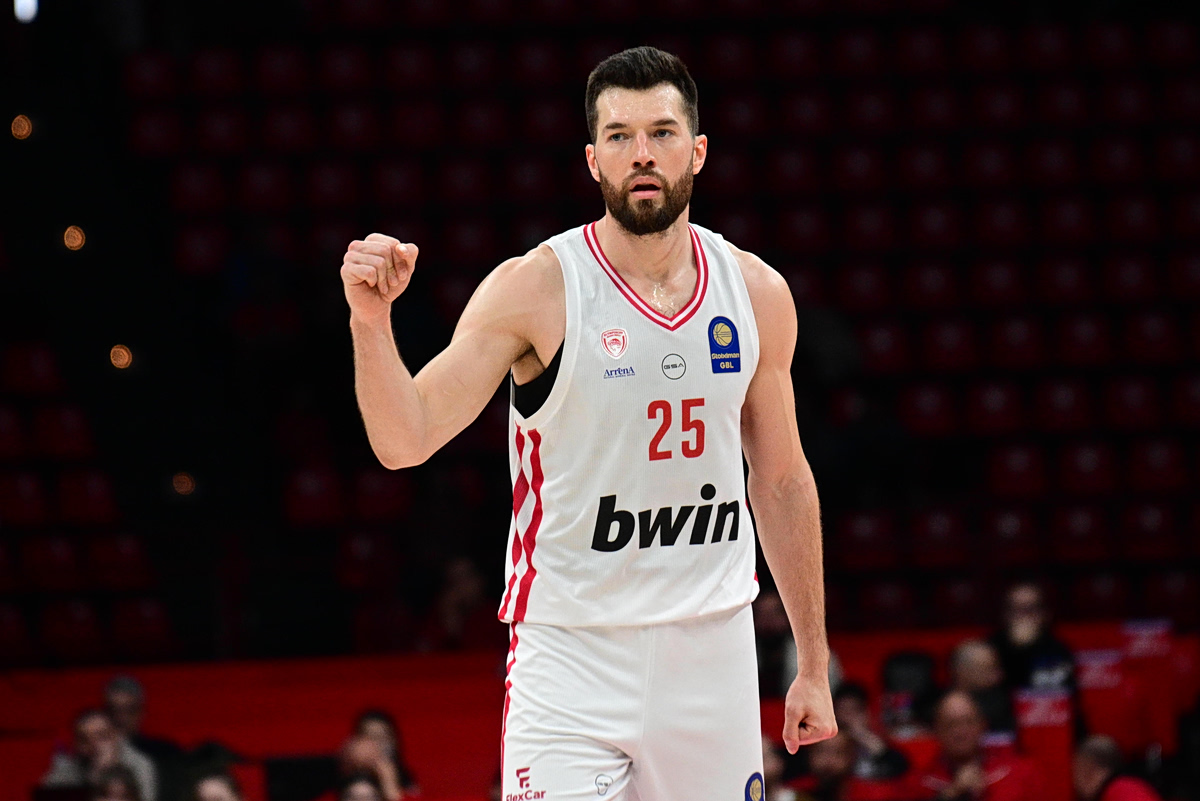 «Αρμάνι, Φενερμπαχτσέ και Ρεάλ Μαδρίτης για Πίτερς»