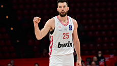 «Αρμάνι, Φενερμπαχτσέ και Ρεάλ Μαδρίτης για Πίτερς»