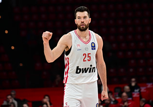 «Αρμάνι, Φενερμπαχτσέ και Ρεάλ Μαδρίτης για Πίτερς»