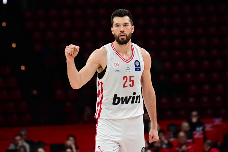 «Αρμάνι, Φενερμπαχτσέ και Ρεάλ Μαδρίτης για Πίτερς»