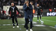 Ρουμάνοι: «Κάνει σκέψεις αποχώρησης ο Ραζβάν Λουτσέσκου»