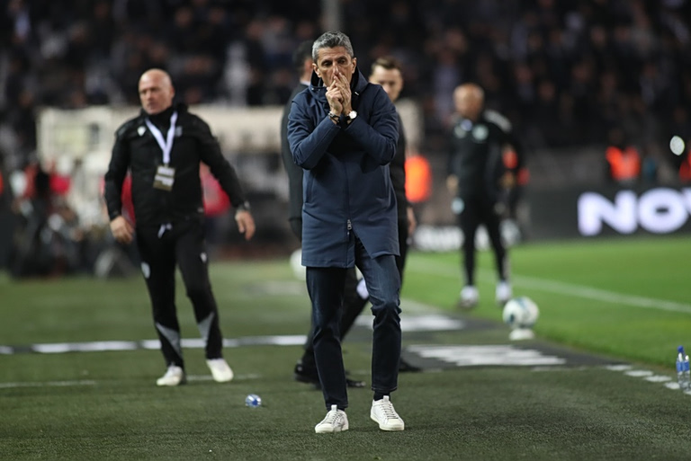 Ρουμάνοι: «Κάνει σκέψεις αποχώρησης ο Ραζβάν Λουτσέσκου»