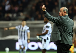 Μπενίτεθ: «Δίκαιο το αποτέλεσμα με ΠΑΟΚ, μπορούσαμε να είχαμε καλύτερες επιλογές»