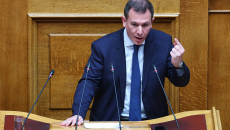 Οργή Δουδωνή για την εξίσωση των γαλάζιων ρουσφετιών με τον αγώνα να μην καταστραφεί η Λέσβος – Άγριος καυγάς με τον Β. Χιώτη