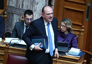 ΠΑΣΟΚ: Λόγια του αέρα η ανάληψη ευθύνης από τον Μακάριο Λαζαρίδη – Οφείλει να τον αποπέμψει ο Μητσοτάκης