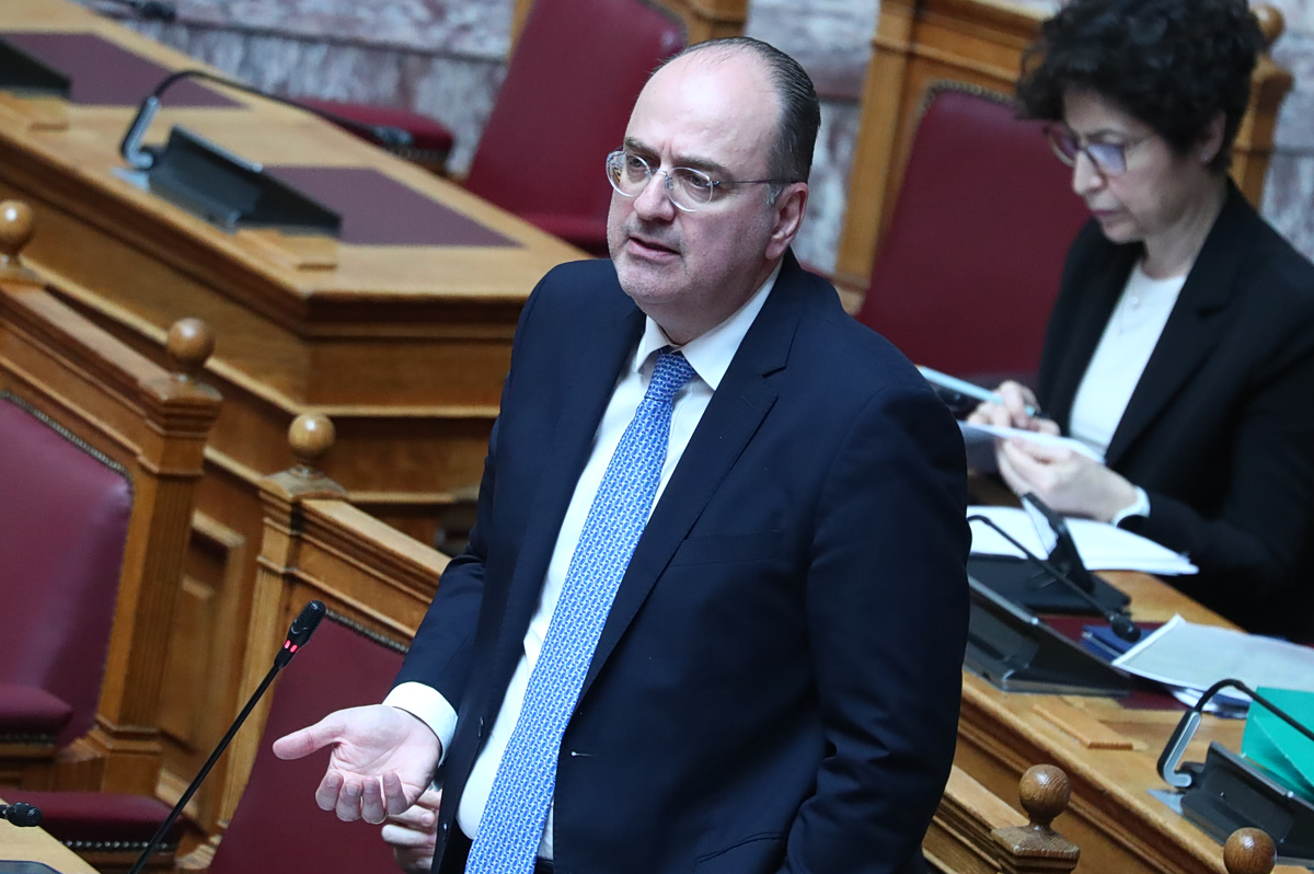 ΣΥΡΙΖΑ: Ο Μητσοτάκης να αποπέμψει τον Μακάριο Λαζαρίδη – Προσελήφθη ειδικός σύμβουλος σε υπουργείο χωρίς πτυχίο