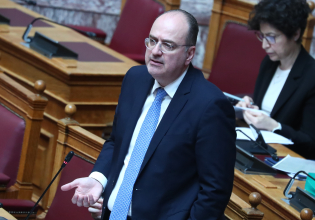 ΣΥΡΙΖΑ: Ο Μητσοτάκης να αποπέμψει τον Μακάριο Λαζαρίδη – Προσελήφθη ειδικός σύμβουλος σε υπουργείο χωρίς πτυχίο