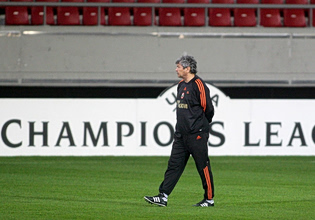 Συλλυπητήρια από την ΠΑΕ Ολυμπιακός για τον Μιρτσέα Λουτσέσκου (pic)