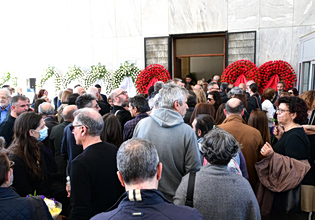 Βασίλης Ρίζος: Σε βαρύ κλίμα η κηδεία του γιου της Θεανώς Φωτίου