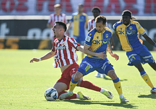 Πανσερραϊκός – Αστέρας Τρίπολης 0-0: «Χ»αμένοι και οι δύο