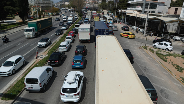 Πασχαλινή έξοδος: Καθυστερήσεις σε Αττική Οδό, Κηφισό, Λεωφόρο Αθηνών και Πειραιά