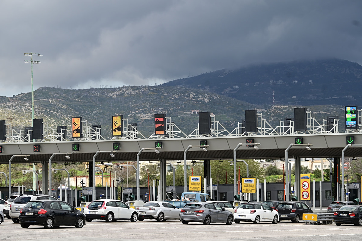 Σε εξέλιξη η έξοδος των εκδρομέων του Πάσχα – Σημειωτόν σε Κηφισό και Αθηνών – Κορίνθου, καθυστερήσεις στην Αττική Οδό