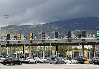 Σε εξέλιξη η έξοδος των εκδρομέων του Πάσχα – Σημειωτόν σε Κηφισό και Αθηνών – Κορίνθου, καθυστερήσεις στην Αττική Οδό