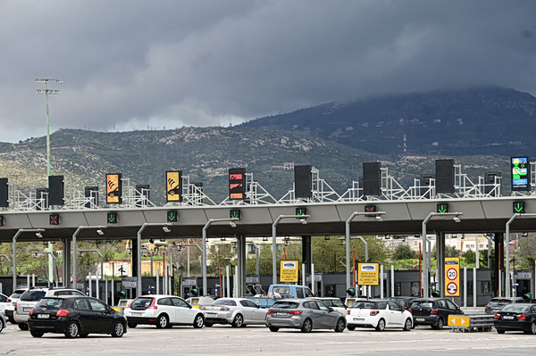 Σε εξέλιξη η έξοδος των εκδρομέων του Πάσχα – Σημειωτόν σε Κηφισό και Αθηνών – Κορίνθου, καθυστερήσεις στην Αττική Οδό