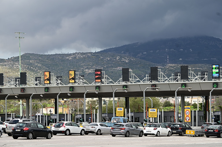 Σε εξέλιξη η έξοδος των εκδρομέων του Πάσχα – Σημειωτόν σε Κηφισό και Αθηνών – Κορίνθου, καθυστερήσεις στην Αττική Οδό