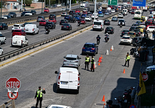 Ποια είναι η σωστή απόσταση μεταξύ δύο οχημάτων στο δρόμο – Υπάρχει κίνδυνος για πρόστιμο;