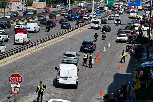 Ποια είναι η σωστή απόσταση μεταξύ δύο οχημάτων στο δρόμο – Υπάρχει κίνδυνος για πρόστιμο;
