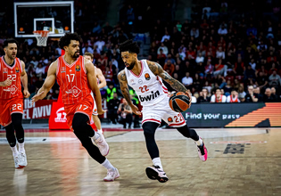 Ο Ντόρσεϊ χάρισε τη φανέλα του και φωτογραφήθηκε μαζί με έναν μικρό φίλο που ταξίδεψε από την Άρτα (pic)