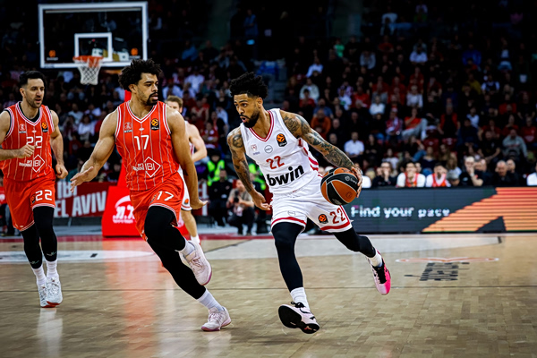 Ο Ντόρσεϊ χάρισε τη φανέλα του και φωτογραφήθηκε μαζί με έναν μικρό φίλο που ταξίδεψε από την Άρτα (pic)