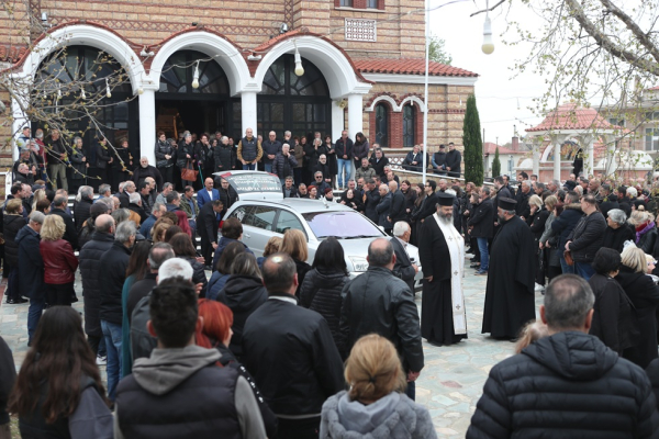Συγκίνηση στο τελευταίο «αντίο» για τον Στέφανο Μπορμπόκη (pics)