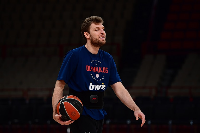 Η κορυφαία πεντάδα του Βεζένκοφ στη Euroleague: Μέσα ο ίδιος και ο Μιλουτίνοφ