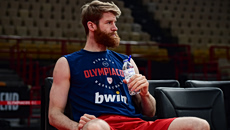 Ο Γουόκαπ απάντησε για το θέμα του διαβατηρίου: «Είναι ανόητο, είμαι περήφανος που είμαι Έλληνας πολίτης»