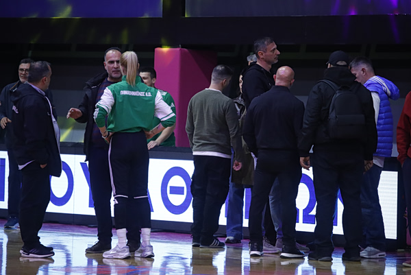 Οριστική διακοπή στο Αθηναϊκός – Παναθηναϊκός: Δεν βγήκαν στο δεύτερο ημίχρονο οι Πράσινες (vid)