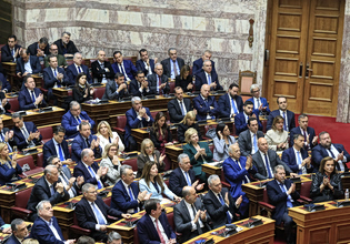 Βουλή: Το βαρύ κλίμα στη ΚΟ της ΝΔ, η αβεβαιότητα και οι αντιπαραθέσεις για τις άρσεις ασυλίας των «13» του ΟΠΕΚΕΠΕ