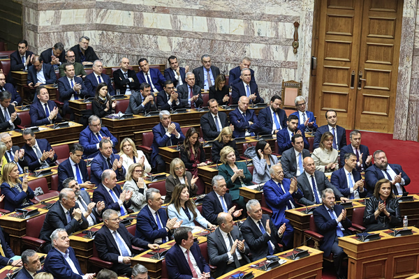 Βουλή: Το βαρύ κλίμα στη ΚΟ της ΝΔ, η αβεβαιότητα και οι αντιπαραθέσεις για τις άρσεις ασυλίας των «13» του ΟΠΕΚΕΠΕ