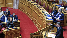 Μάχη κορυφής στη Βουλή για το Κράτος Δικαίου: Σε κλοιό το «Μαξίμου Gate» από την αντιπολίτευση