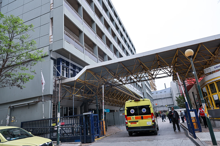 Στη ΜΕΘ παραμένει ο Γιώργος Μυλωνάκης – Κρίσιμες οι επόμενες μέρες, τι αναμένουν οι θεράποντες γιατροί