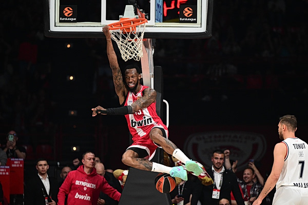 Ολυμπιακός – Αρμάνι Μιλάνο 85-76: Πρώτοι και καλύτεροι στην κανονική περίοδο οι «ερυθρόλευκοι»