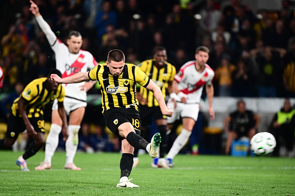 ΑΕΚ: 2-0 με εύστοχο χτύπημα πέναλτι του Μαρίν (vids)