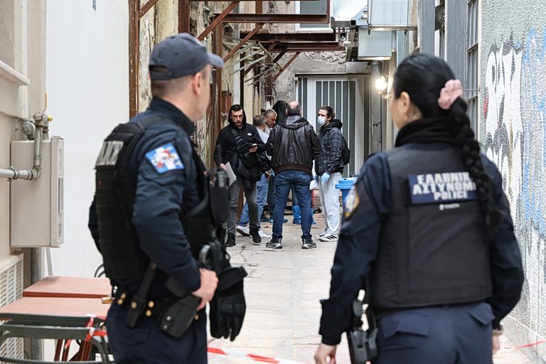 ΣΥΡΙΖΑ: Σιγή από την κυβέρνηση για τις απευθείας αναθέσεις στους καταδικασμένους για τις υποκλοπές